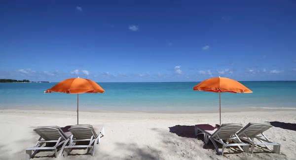 Sombrillas y playa en Isla Mauricio — Foto de Stock