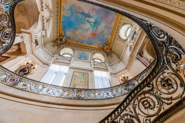 CHANTILLY, OISE, FRANCE SEPTEMBER 15, 2025 : Interiors architectural decors of Chateau de Chantilly