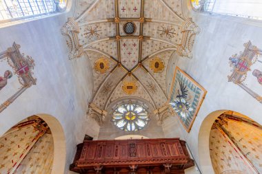 ŞAHİN, OISE, FRANSA 15 Eylül 2025: Chateau de Chantilly 'deki Conde Prensi Şapeli