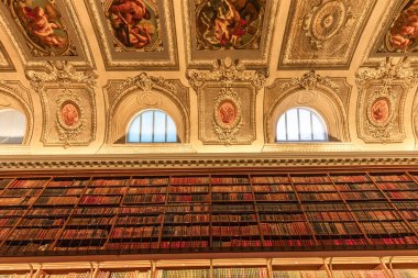 PARIS, FRANCE, 20 EYLÜL 2025: Fransa Cumhuriyeti Senatosu kütüphane dekorasyonu, parlamento binası