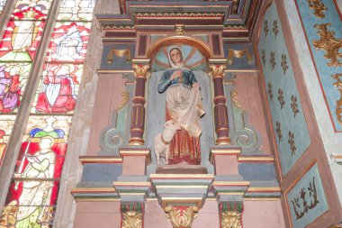 PLOSNEC, FİNİSTA, BRANY, FRANCE, 25 HAZİRAN: Kiliseye yakın kilise, iç mekan