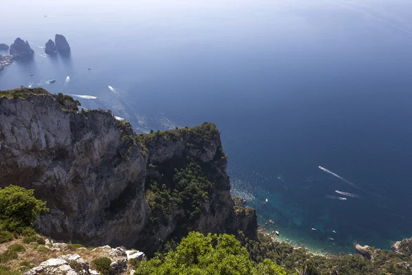 Faraglioni island and cliffs, Capri, Italy — Stock Photo, Image