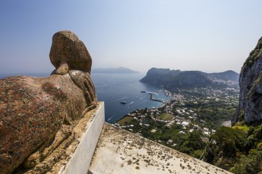 Sfenks Heykeli üzerinde Capri Adası, Capri, İtalya