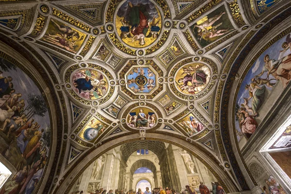 Interieur van Raphael kamers, Vaticaanse museum, Vaticaan — Stockfoto