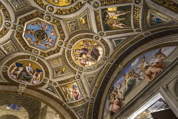 Интерьеры номеров Рафаэля, Ватиканский музей, Ватикан — стоковое фото