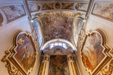 Floransa, İtalya, 26 Ekim 2015: iç mekanlar ve mimari detaylar Ognissanti Kilisesi, 26 Ekim 2015 Floransa, İtalya