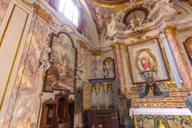 Floransa, İtalya, 26 Ekim 2015: iç mekanlar ve mimari detaylar Ognissanti Kilisesi, 26 Ekim 2015 Floransa, İtalya