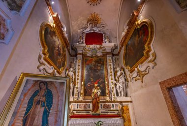 Floransa, İtalya, 26 Ekim 2015: iç mekanlar ve mimari detaylar Ognissanti Kilisesi, 26 Ekim 2015 Floransa, İtalya