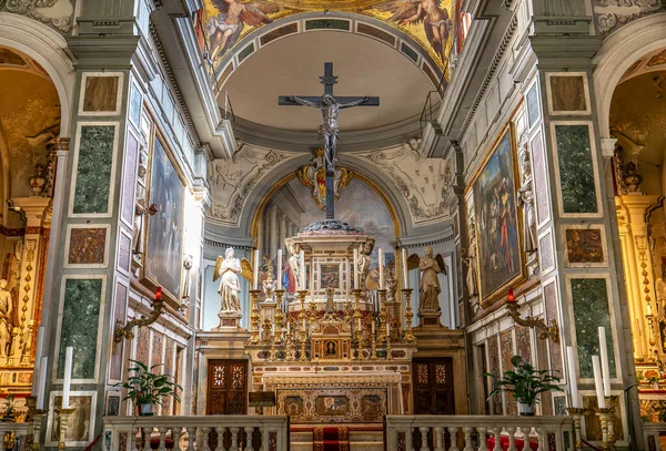 Floransa, İtalya, 26 Ekim 2015: iç mekanlar ve mimari detaylar Ognissanti Kilisesi, 26 Ekim 2015 Floransa, İtalya