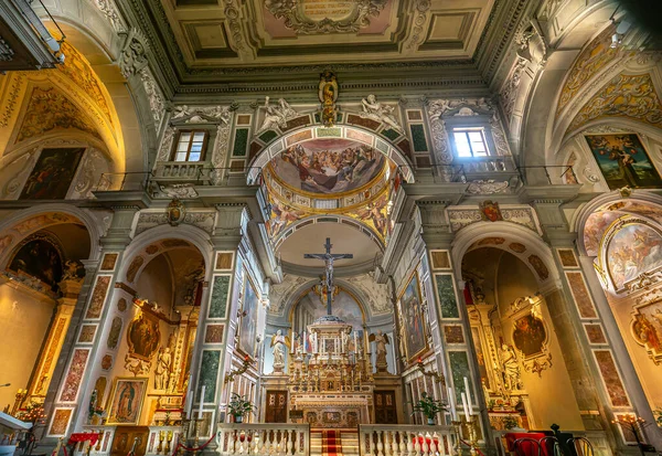 Floransa, İtalya, 26 Ekim 2015: iç mekanlar ve mimari detaylar Ognissanti Kilisesi, 26 Ekim 2015 Floransa, İtalya