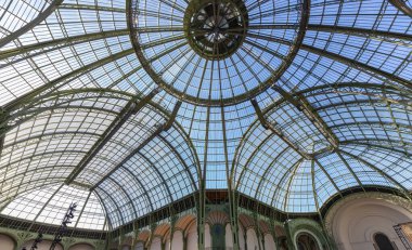 PARIS, FRANCE, FEBRUAY 04, 2026: Fransız arşivci Charles Girault tarafından 1897 yılında inşa edilen Grand Palais 'in Sanat Dekoratif Kubbesi mimari detayları