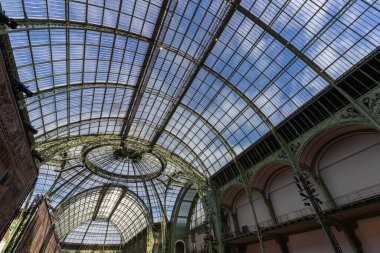 PARIS, FRANCE, FEBRUAY 04, 2026: Fransız arşivci Charles Girault tarafından 1897 yılında inşa edilen Grand Palais 'in Sanat Dekoratif Kubbesi mimari detayları