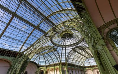 PARIS, FRANCE, FEBRUAY 04, 2026: Fransız arşivci Charles Girault tarafından 1897 yılında inşa edilen Grand Palais 'in Sanat Dekoratif Kubbesi mimari detayları