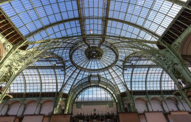 PARIS, FRANCE, FEBRUAY 04, 2026: Fransız arşivci Charles Girault tarafından 1897 yılında inşa edilen Grand Palais 'in Sanat Dekoratif Kubbesi mimari detayları