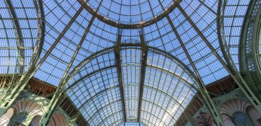 PARIS, FRANCE, FEBRUAY 04, 2026: Fransız arşivci Charles Girault tarafından 1897 yılında inşa edilen Grand Palais 'in Sanat Dekoratif Kubbesi mimari detayları