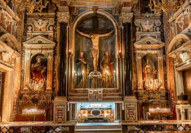 NAPLES, İtalya 15 Mayıs 2014: 1601 yılında inşa edilen Gesu Nuovo Barok Kilisesi 'nin İç İşleri ve Detayları