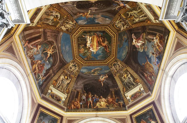 Интерьеры и детали Ватиканского музея, Ватикан — стоковое фото