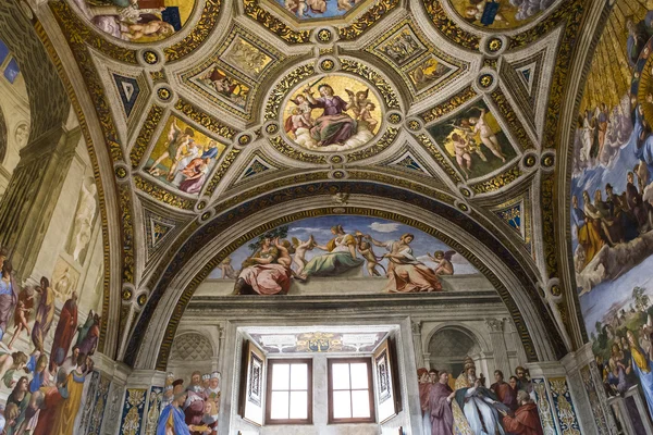 Interiors of Raphael rooms, Vatican museum, Vatican — Stock Photo, Image