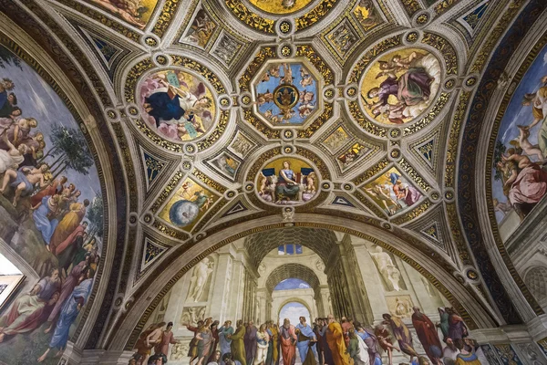 Interiors of Raphael rooms, Vatican museum, Vatican — Stock Photo, Image