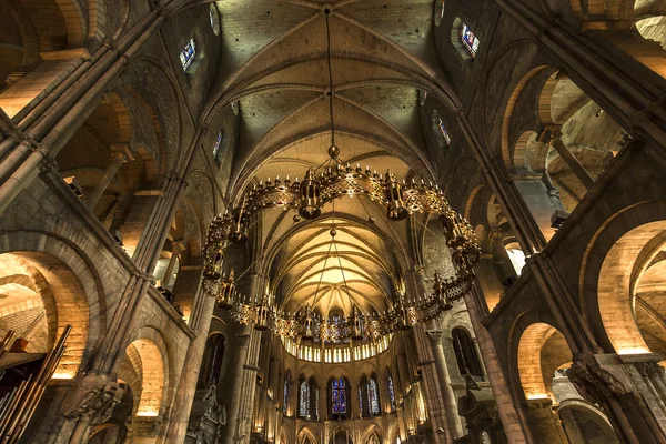 Интерьеры и детали базилики Сен-Реми, Реймс, Франция — стоковое фото