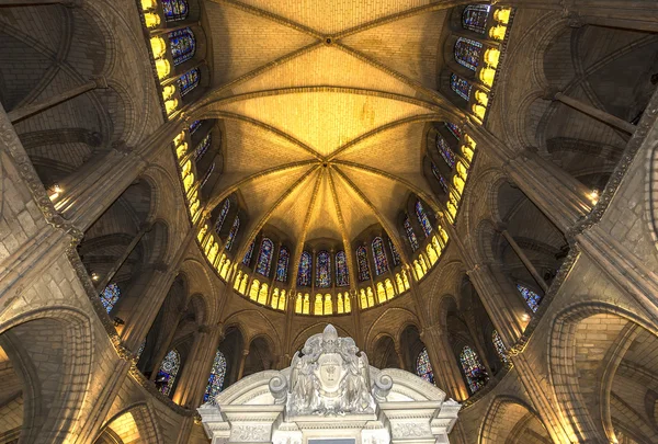 Interiores e detalhes da Basílica de Saint-Remi, Reims, França — Fotografia de Stock