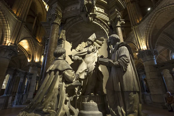 Interiores e detalhes da Basílica de Saint-Remi, Reims, França — Fotografia de Stock