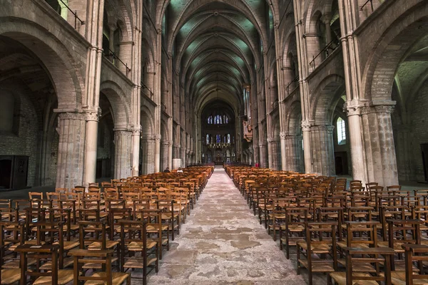 Innenräume und Details der Basilika Saint-Remi, Reims, Frankreich — Stockfoto