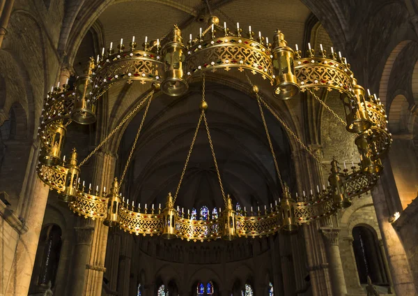 Interiores y detalles de la basílica de Saint-Remi, Reims, Francia —  Fotos de Stock