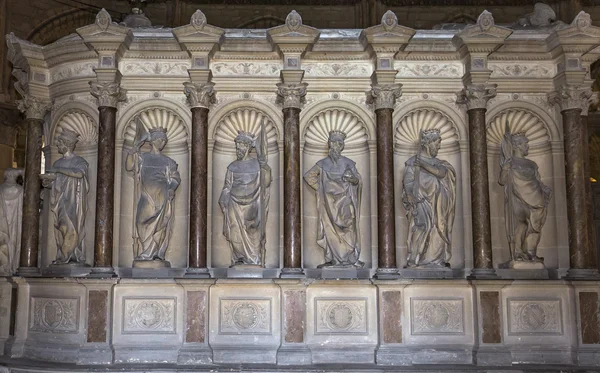 Interiores e detalhes da Basílica de Saint-Remi, Reims, França — Fotografia de Stock