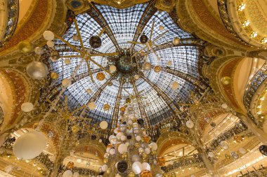 Le Printemps adlı Noel süsleri depolamak, Paris, Fransa