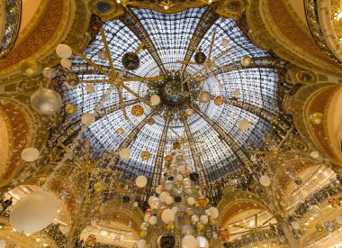 Le Printemps adlı Noel süsleri depolamak, Paris, Fransa