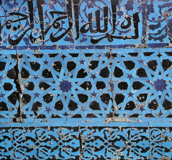 Arredamento islamico in ceramica sul muro — Foto Stock
