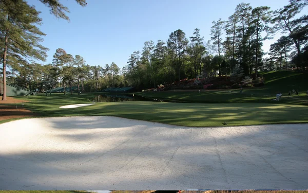 Green and fairway on a golf course — Stock Photo, Image