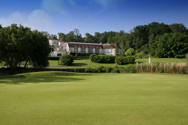 Verde y fairway en un campo de golf — Foto de Stock