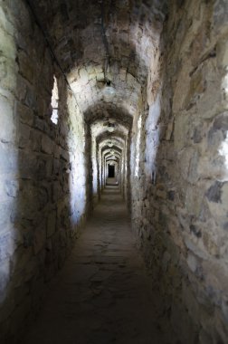 Kamenetz-Podolsk bir ortaçağ kalesi-kale içinde tünel. Ukrayna