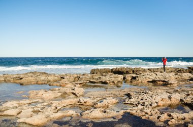 Manzara fotoğrafçı iş deniz kıyısında. Akdeniz, Kıbrıs