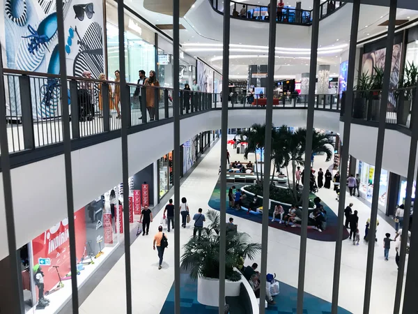 Guarda Chuva Segurança Ferro Pessoas Fazendo Compras Shopping Istambul — Fotografia de Stock