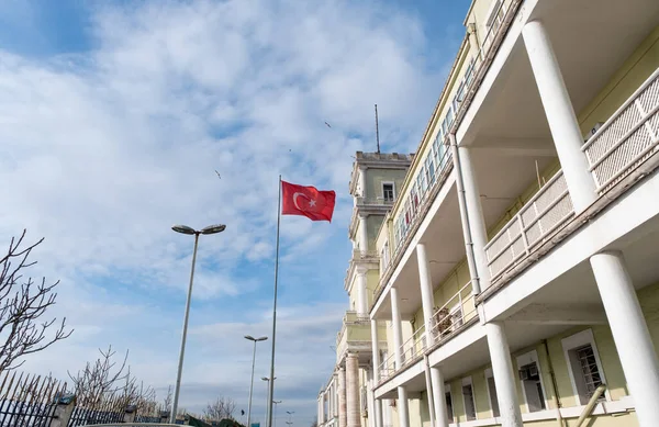 Taksim ve Okmeydani Hastanesi, Türkiye 'nin Kasımpaşa kentinde tarihi mimari hizmetler inşa ediyor.