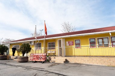 Eminonu, İstanbul, Türkiye - 02.18.2021: ETT Eminonu İlçe Müdürlüğü binası (İstanbul tramvay ve tünel işletmeleri)