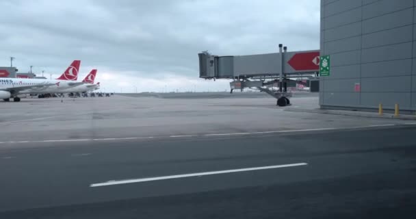 Arnavutkoy Istanbul Turkiet 2021 Många Turkiska Flygplan Väntar Flygplatsen Istanbul — Stockvideo