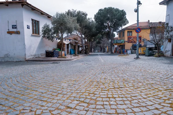 Birgi, İzmir, Türkiye - 03.09.2021: Birgi köy merkezi ve köşesi kaldırım taşları ve yerel pazarlarla