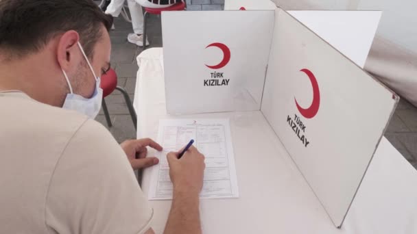 Eminonu Estambul Turquía 2021 Detalle Cerca Donación Sangre Voluntario Masculino — Vídeos de Stock
