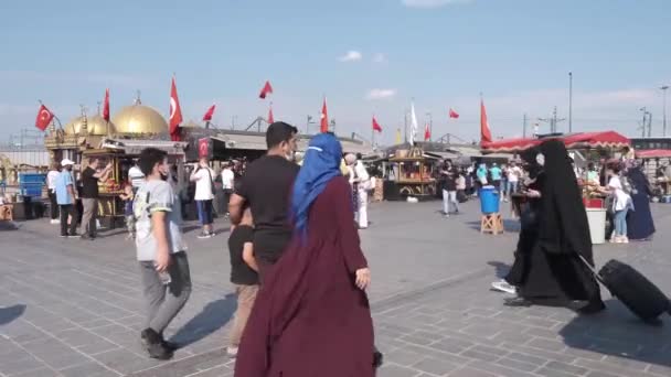 Eminonu Istambul Turquia 2021 Muita Gente Turca Turistas Com Máscaras — Vídeo de Stock