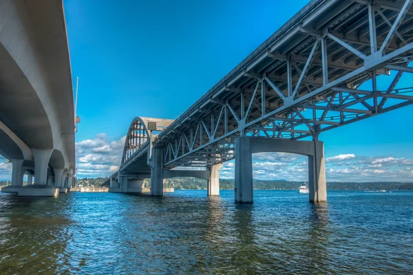 Unter einer rasselbrücke hdr 3 — Stockfoto