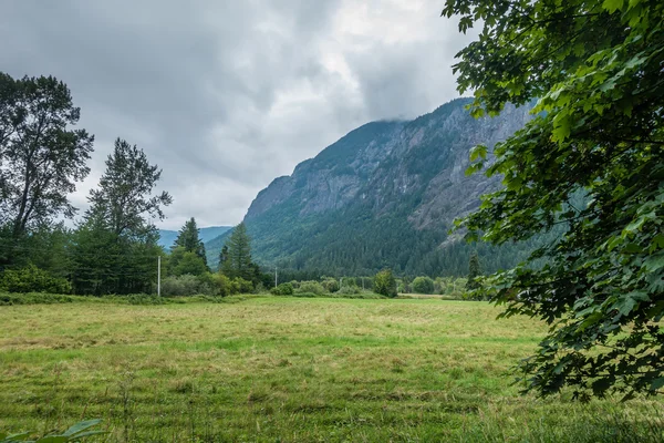 Σύννεφα πάνω από το Mount Si 5 — Φωτογραφία Αρχείου