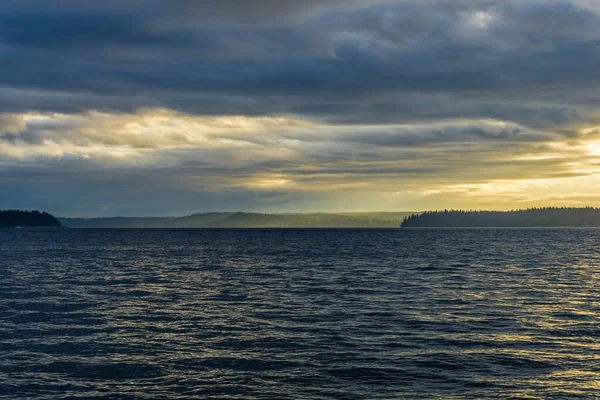 Wolken Hangen Boven Ondergaande Zon West Seattle Washington — Stockfoto