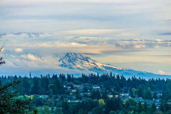 Branco Nuvens Cobre Monte Rainier Estado Washington — Fotografia de Stock