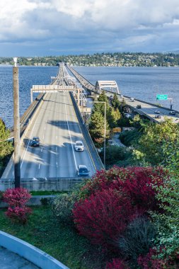 Seattle 'dan 90. yüzen köprünün manzarası.