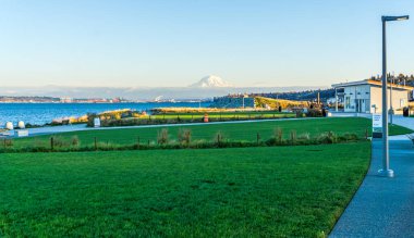 Ruston, Washington 'daki Dune Yarımadası Parkı' nda yürüyüş manzarası.