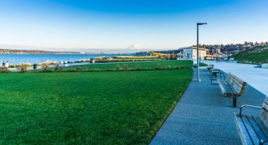 Ruston, Washington 'daki Dune Yarımadası Parkı' nda yürüyüş manzarası.